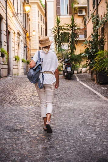 Voyager seul pour la première fois : guide et conseils pratiques